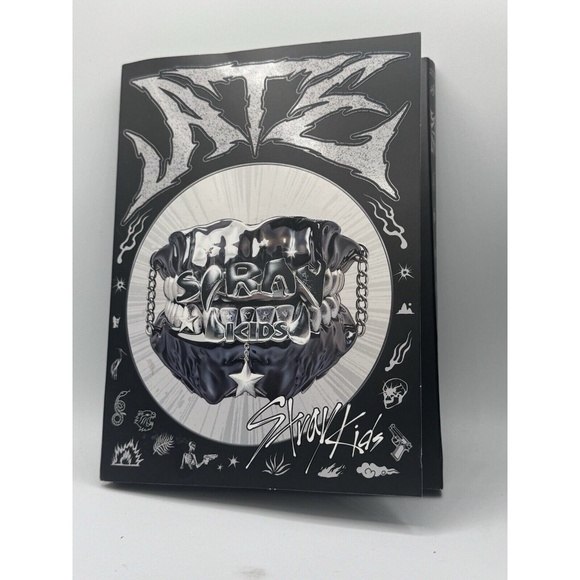 STRAY KIDS ATE (CHK CHK Ver.) Signed Exclusive. (Some Bending On‎ The Cover) - Picture 1 of 16